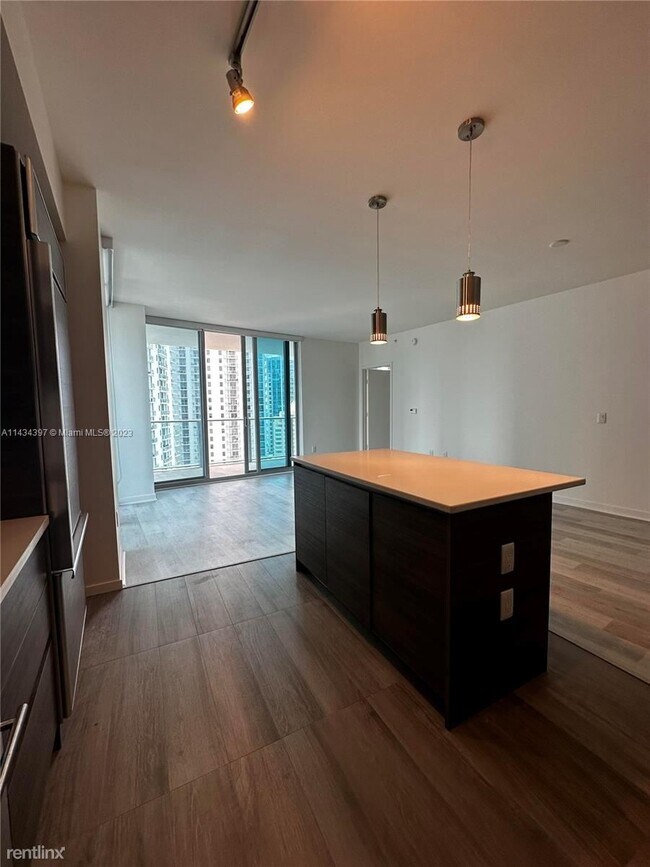 Foto del edificio - 2 br, 2 bath Condo - 1100 S Miami Ave Apt ...