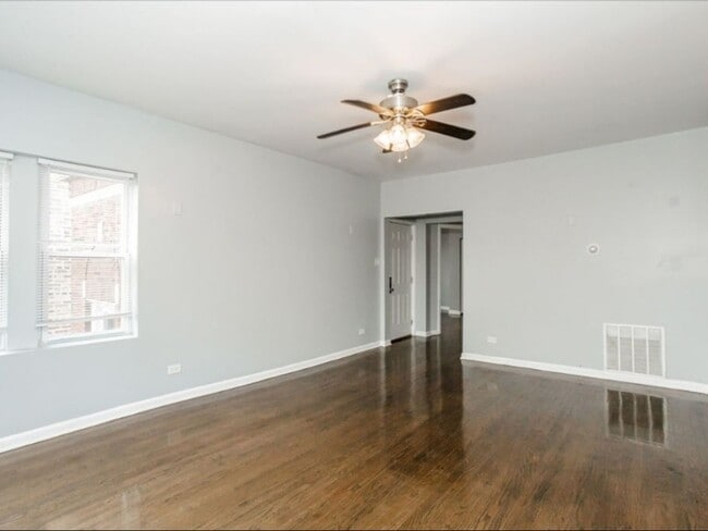 Building Photo - ** Spacious 3-Bedroom Apartment in East Ch...