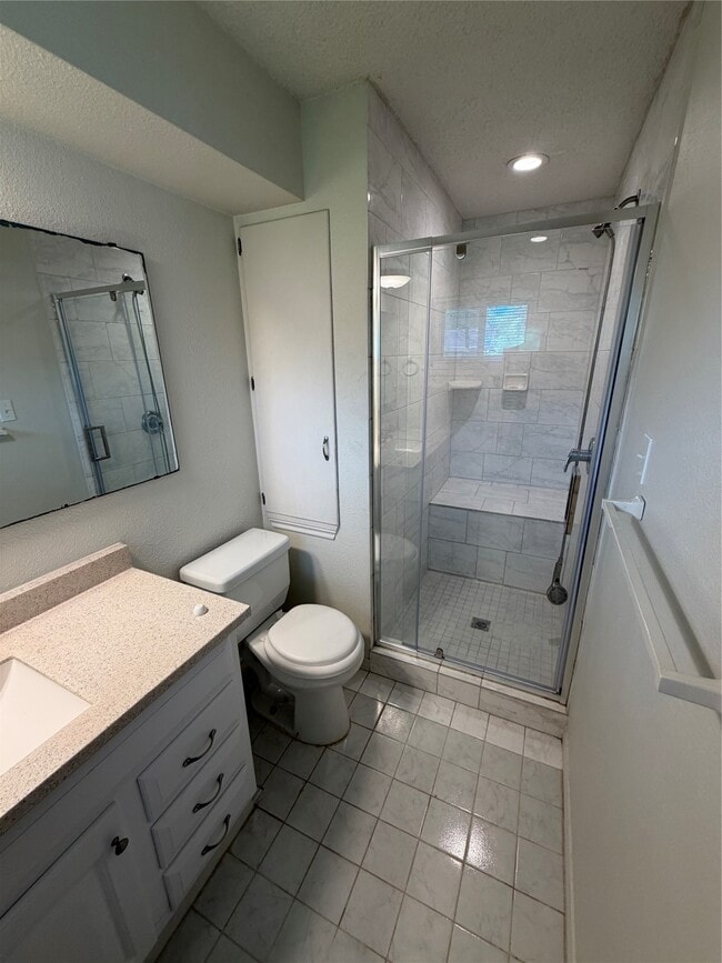 Building Photo - 3011 Longwood Ln