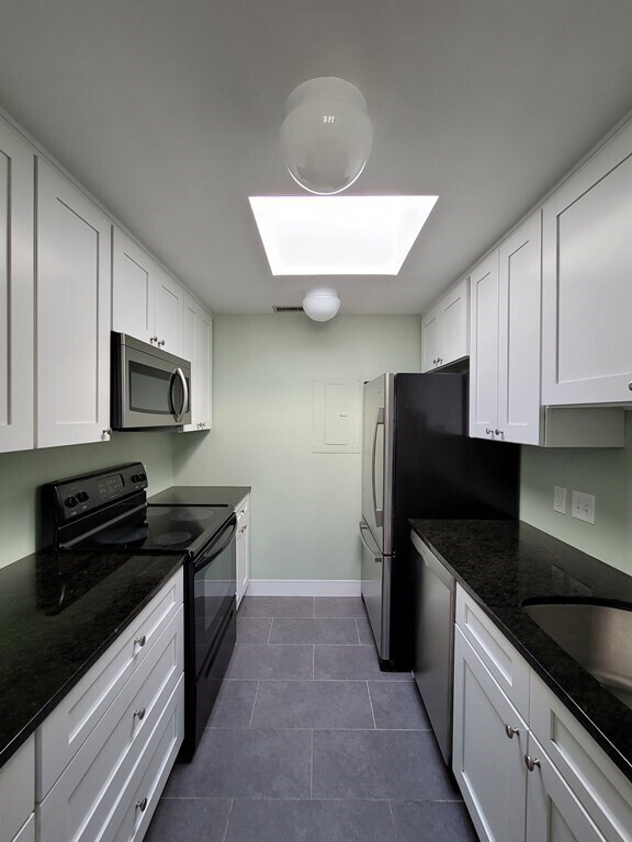 Primary Photo - 218 Thorndike St