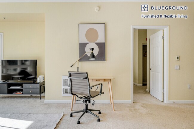 Foto del edificio - 853 Commodore Dr