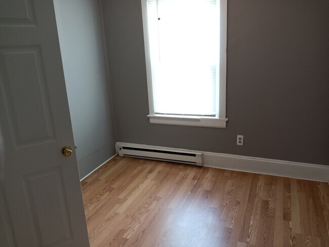 Bedroom - 1111 Hart St