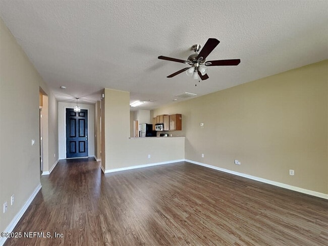 Building Photo - 2467 Eisner Dr