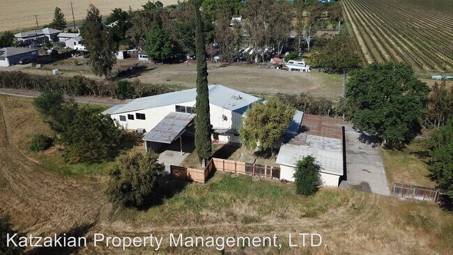 Building Photo - 3 br, 2 bath House - 2001 E. Eight Mile Rd.