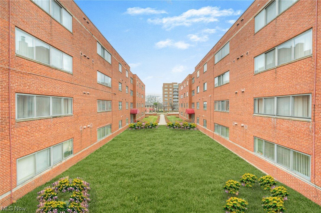 Foto principal - 3341-3351 Warrensville Center Rd