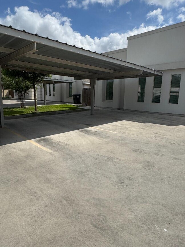 Foto del edificio - 1309 Alta Vista Dr