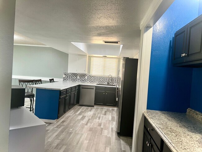 Foto del edificio - 1310 E Buckhorn Dr