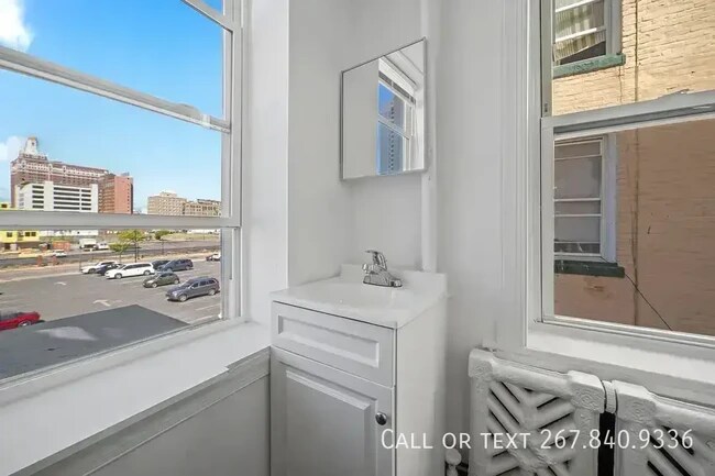 Building Photo - 133 St James Pl