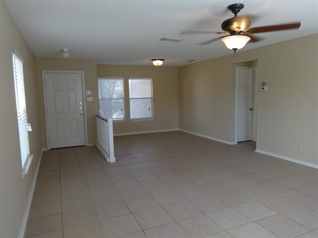 Foto del edificio - 7119 Rock Blf