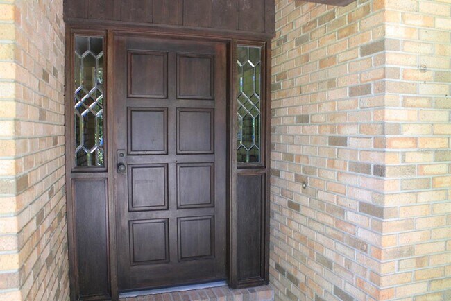 Foto del edificio - 441 Lakeview Rd