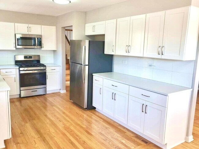 Foto del edificio - 2140 Eastview Dr