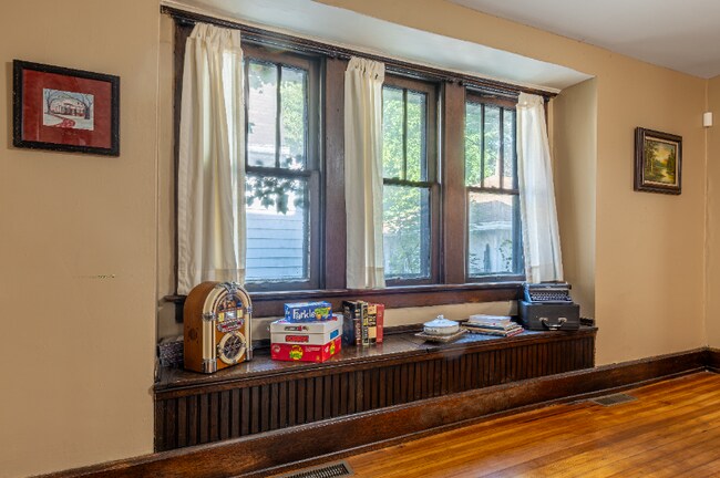 Foto del edificio - 2326 E 16th St