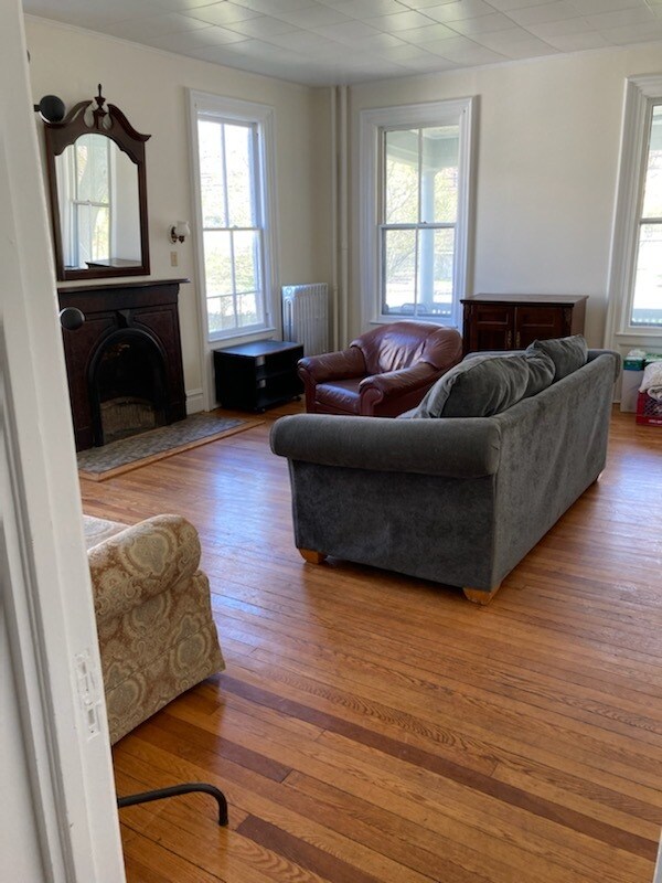 Sala de estar - 931 E State St