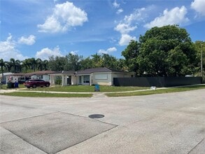 Building Photo - 3301 SW 20th Ct