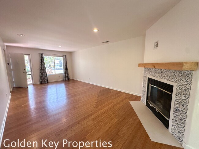 Foto del edificio - Remodeled single-level home in Peacock Hills (55+ Community)