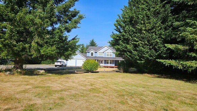 Building Photo - 4 bedroom home on Large 5 acre lot country...