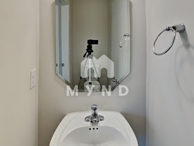 Foto del edificio - 5608 Axil Ln