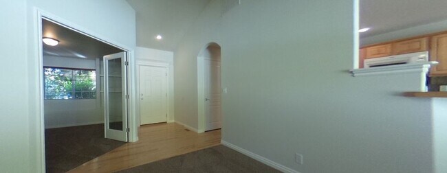 Building Photo - 2603 S Burgdorf Way