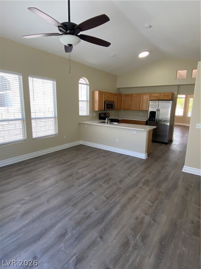 Building Photo - 824 Sparkle Ray Ave