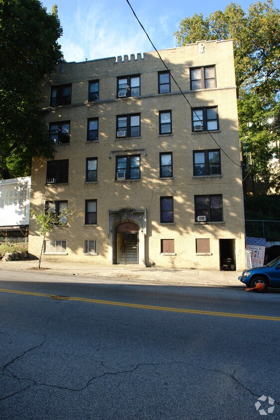 Building Photo - 275 Mclean Ave