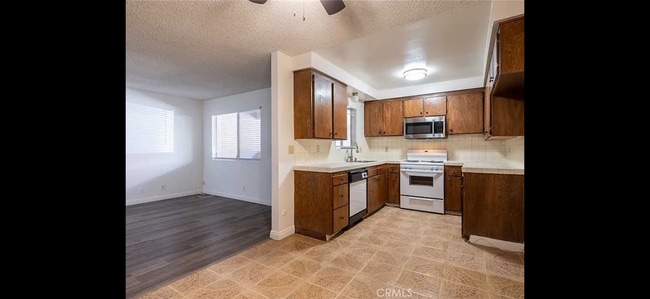Building Photo - 2501 W Redondo Beach Blvd