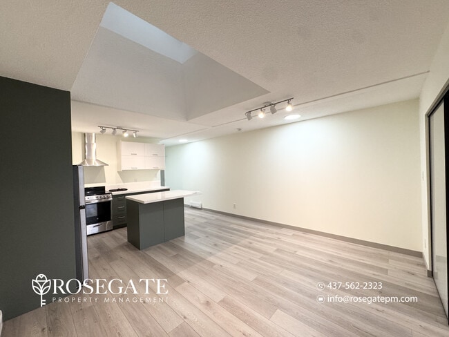 Building Photo - 1-Bedroom Apartment on Lake Shore Blvd W | Water, Gas & Hot Water Included