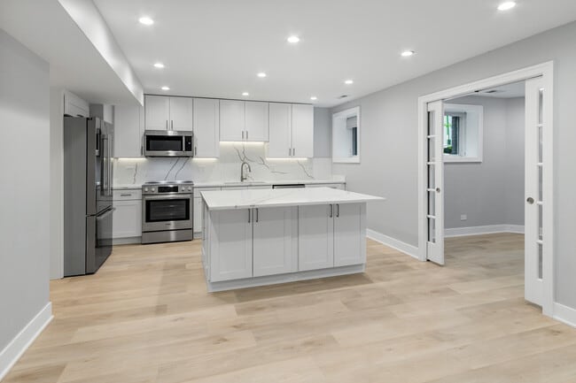 Building Photo - 935 W Winona St