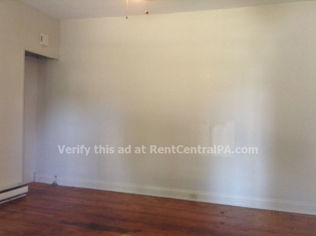 Building Photo - 2540 Penbrook Ave