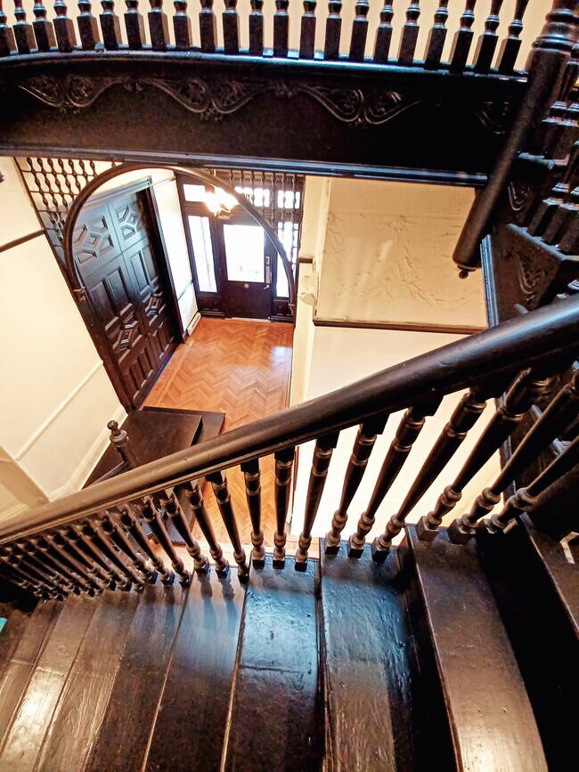 Building Photo - 1812 Eutaw Pl