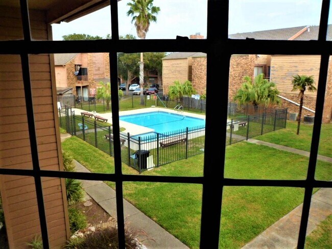Foto del edificio - 7122 Premont Dr