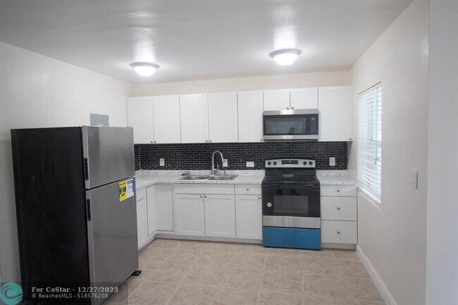 Foto del edificio - 2300 NE 18th St