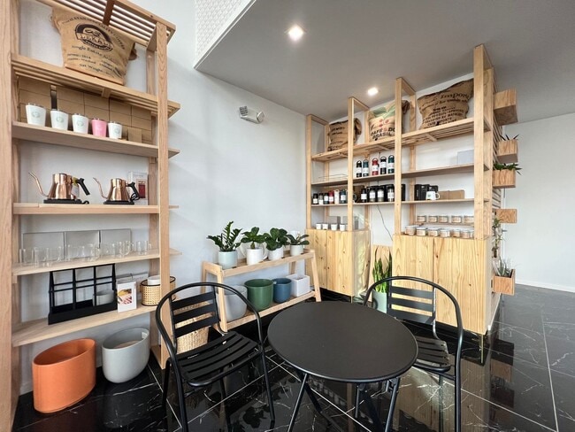 Interior Photo - 9 E. Mount Royal