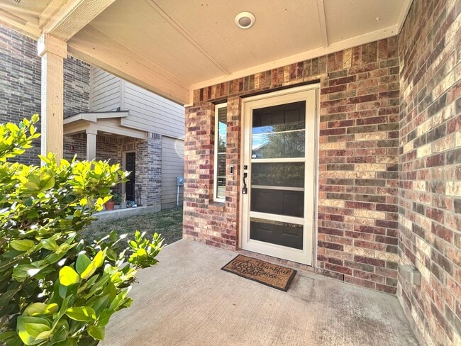 Building Photo - Comfortable 3 Bed / 2 Bath Home with Washer & Dryer and 2-Car Garage