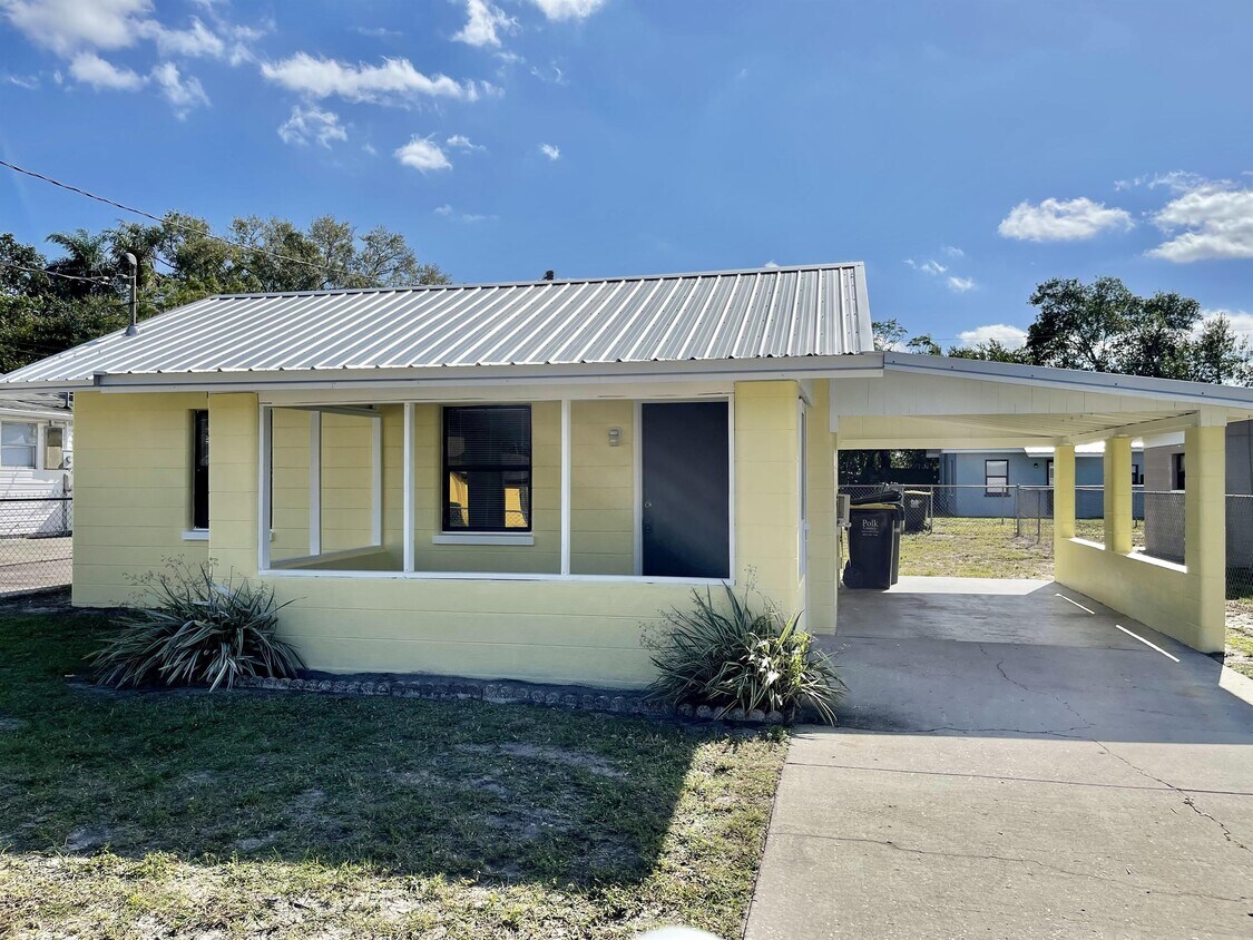 Foto principal - 2403 Everett St