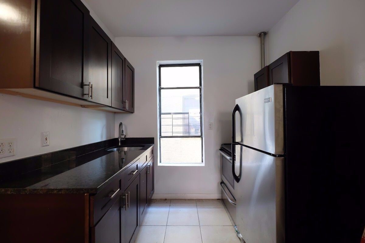 Primary Photo - 943 St Nicholas Ave