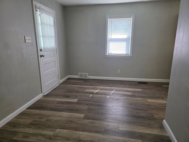 Foto del edificio - Updated 2-Bedroom, 1-Bathroom Home with Garage – $1,200/Month