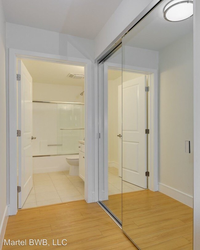 Foto del edificio - 910 N Martel Ave