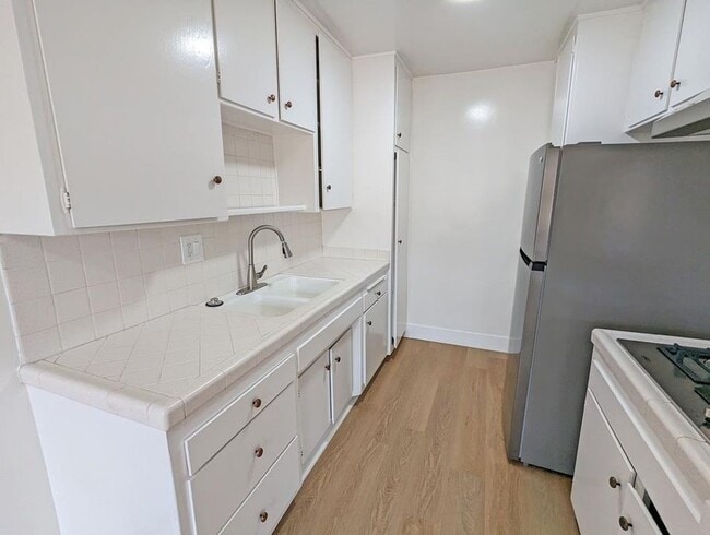 Foto del edificio - 1330 N Gardner St