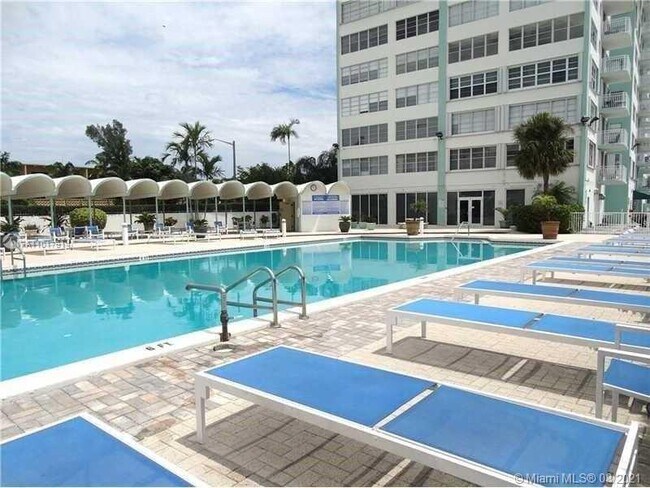 Building Photo - 2100 Sans Souci Blvd