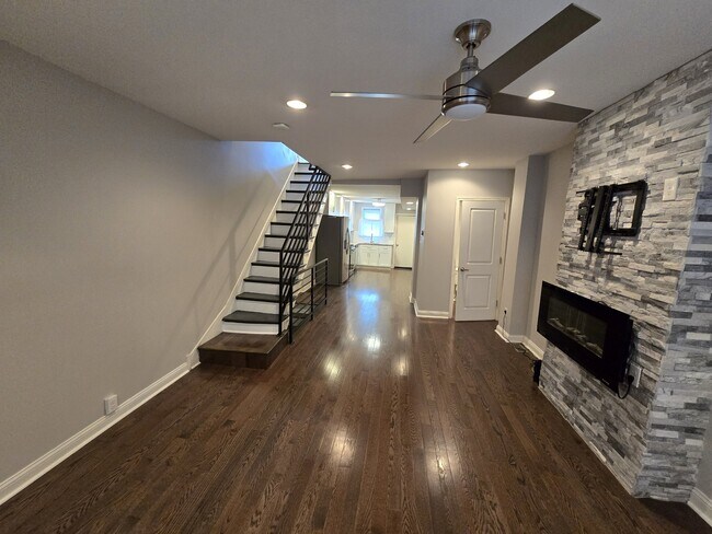 Foto del edificio - 2432 S Hutchinson St
