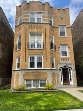 Building Photo - 6234 N Sacramento Ave