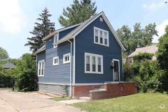 Building Photo - 867 Ashland St