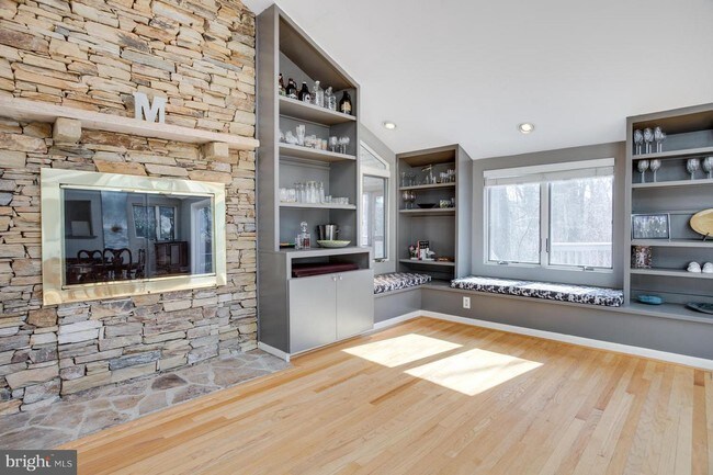 Building Photo - 1080 Carriage Hill Ct