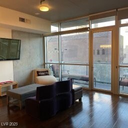 Foto del edificio - 353 E Bonneville Ave