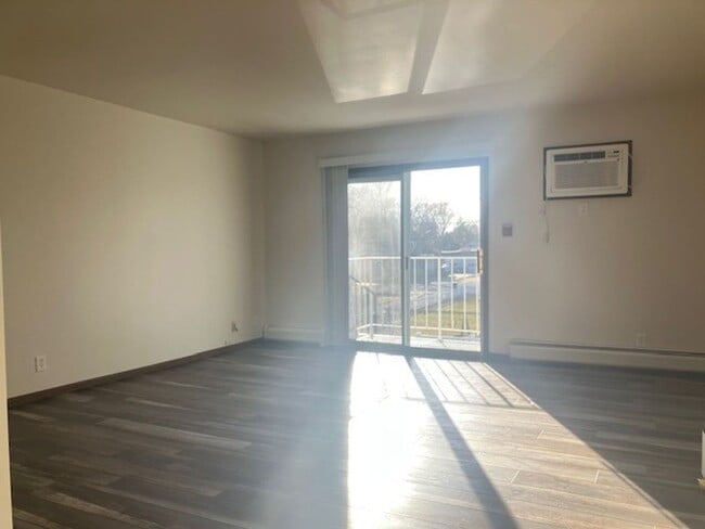 Building Photo - 112 S Wisconsin St