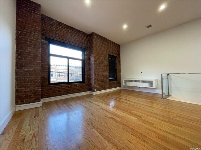 Building Photo - 262 Ridgewood Ave