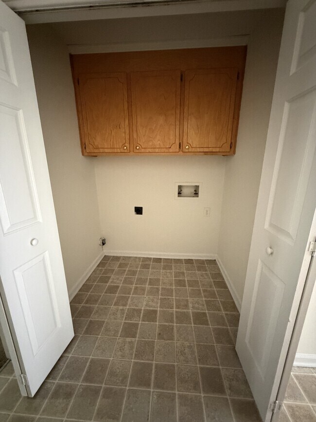 Foto del edificio - 3811 Sterling Pointe Dr