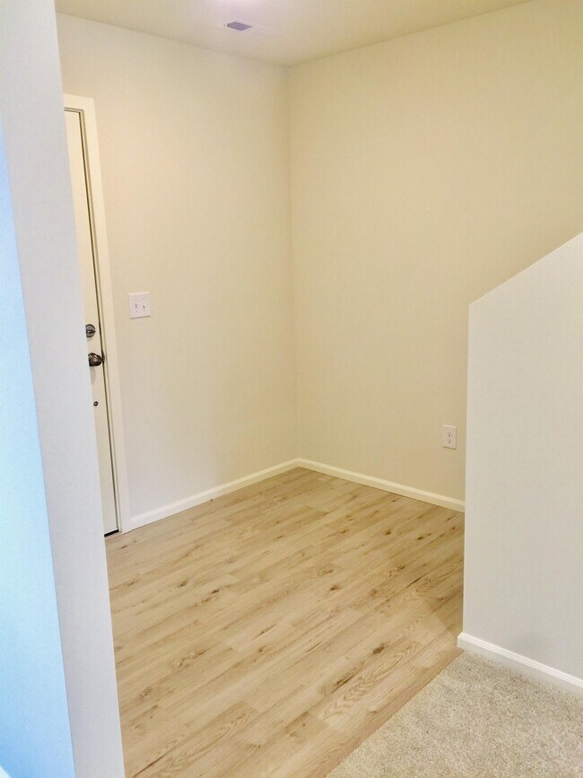 Building Photo - 9154 Silverspot Dr SE