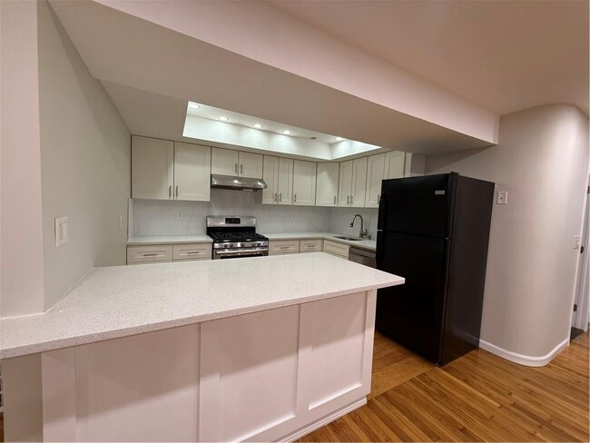 Building Photo - 2240 E 57th Pl