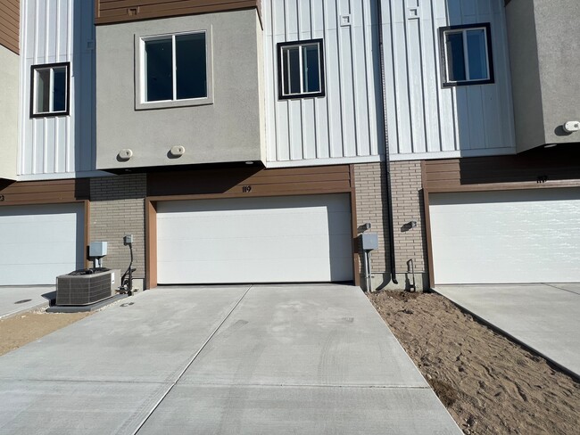 Building Photo - 119 E Abbeville Ct